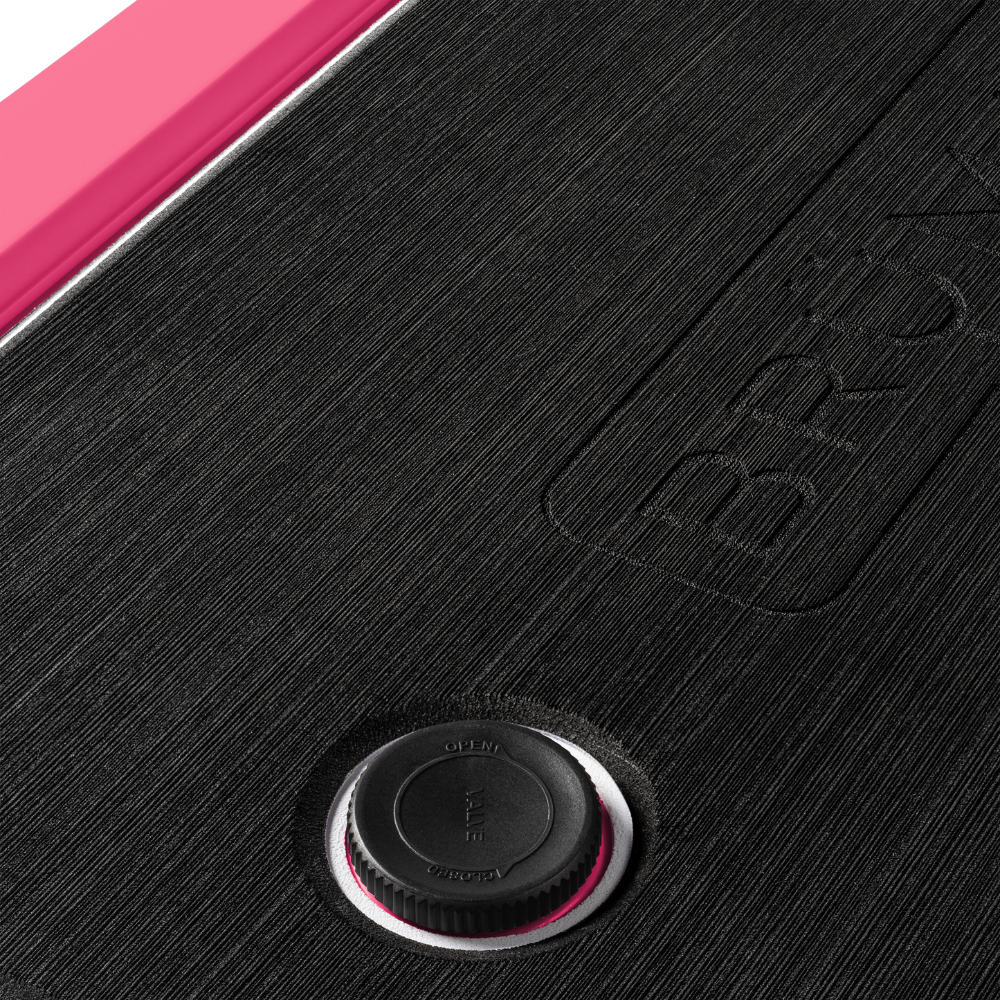 brutank-c4 brutank-55qt-neonpink-vent.png